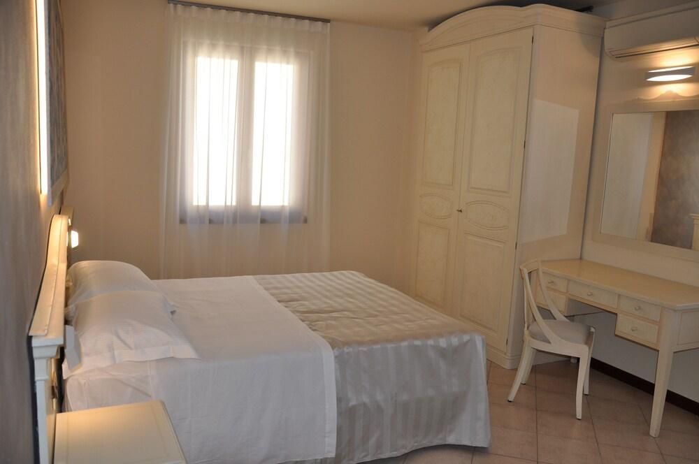 Hotel San Lorenzo Pozzolengo Bagian luar foto