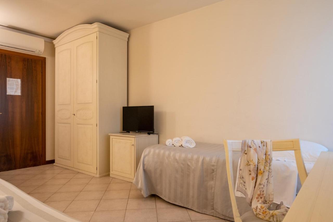 Hotel San Lorenzo Pozzolengo Bagian luar foto