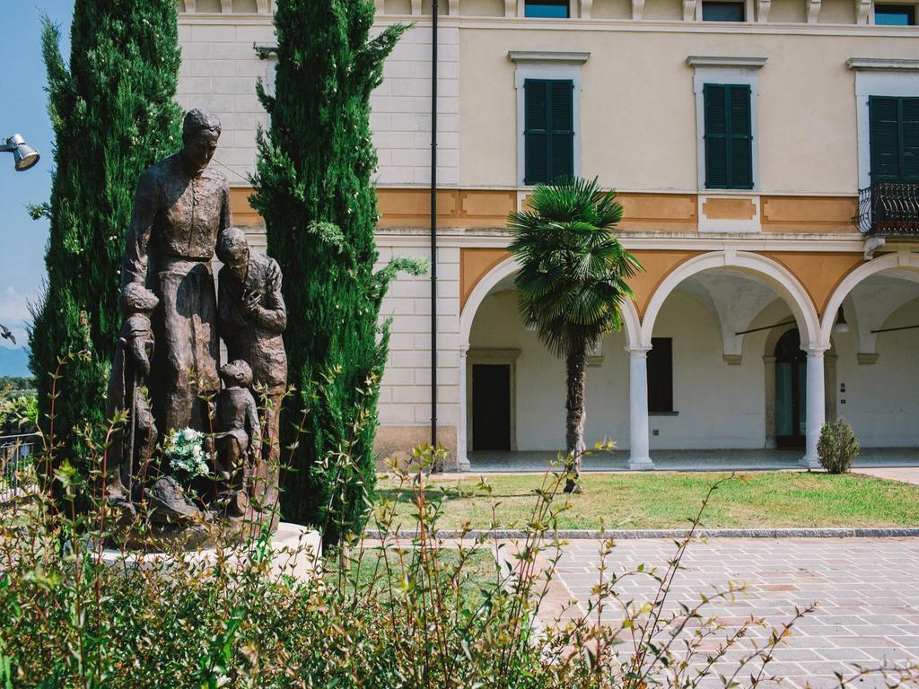 Hotel San Lorenzo Pozzolengo Bagian luar foto
