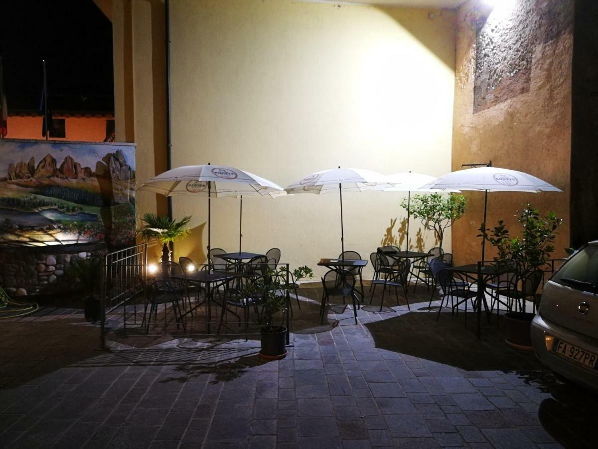 Hotel San Lorenzo Pozzolengo Bagian luar foto
