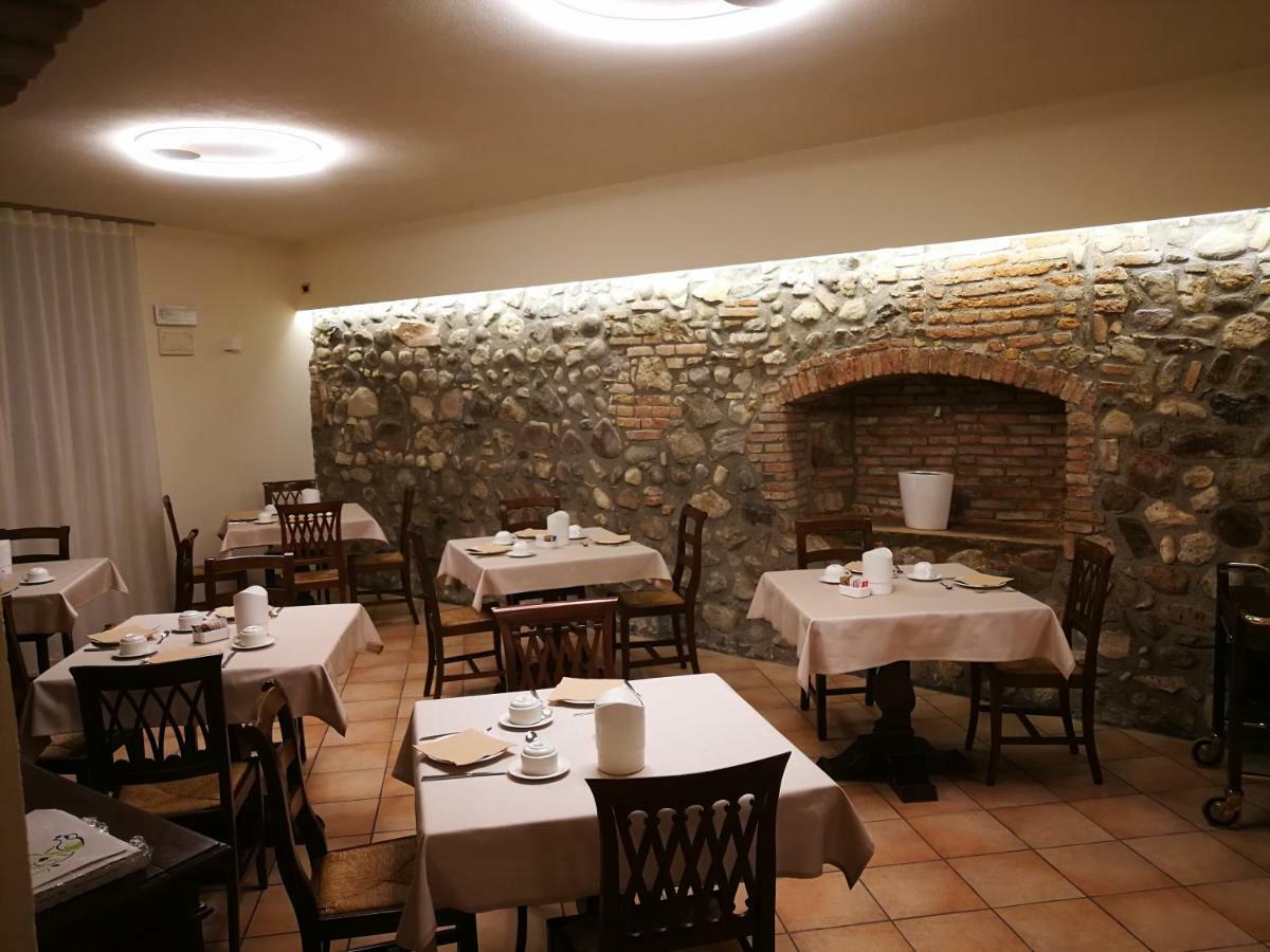 Hotel San Lorenzo Pozzolengo Bagian luar foto